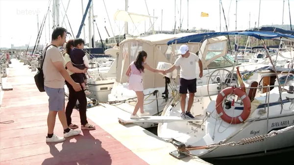 Reportaje de televisión Betebé donde gracias a la colaboración entre Mar de Dins y Fundación Paliaclinic, se brindan experiencias en barco a niños con enfermedad grave.